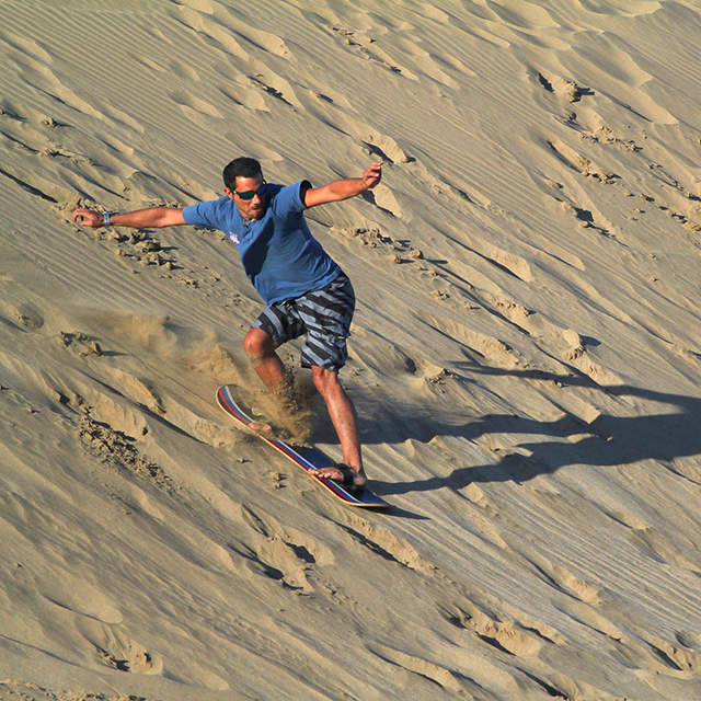 Sandboard al filo de las dunas