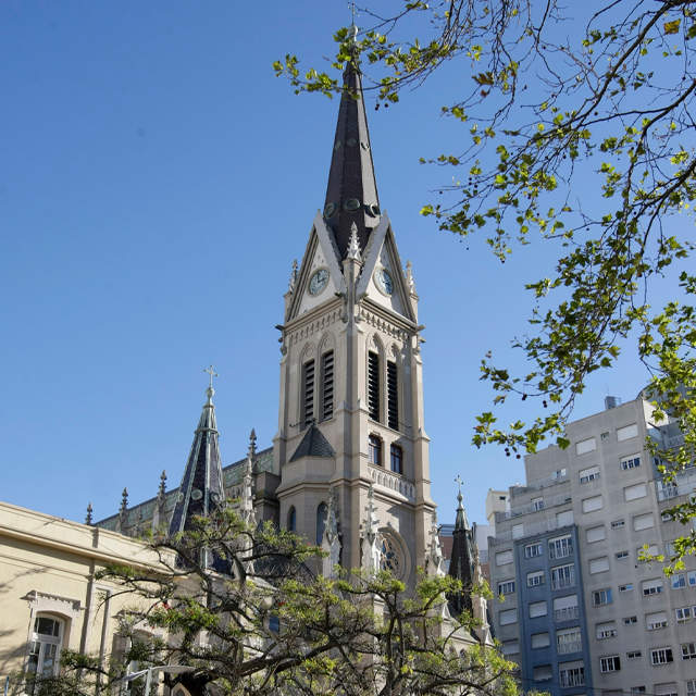 5 IGLESIAS NEOGÓTICAS